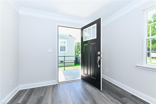 Foto del edificio - Renovated 2-Bedroom home convenient to 29