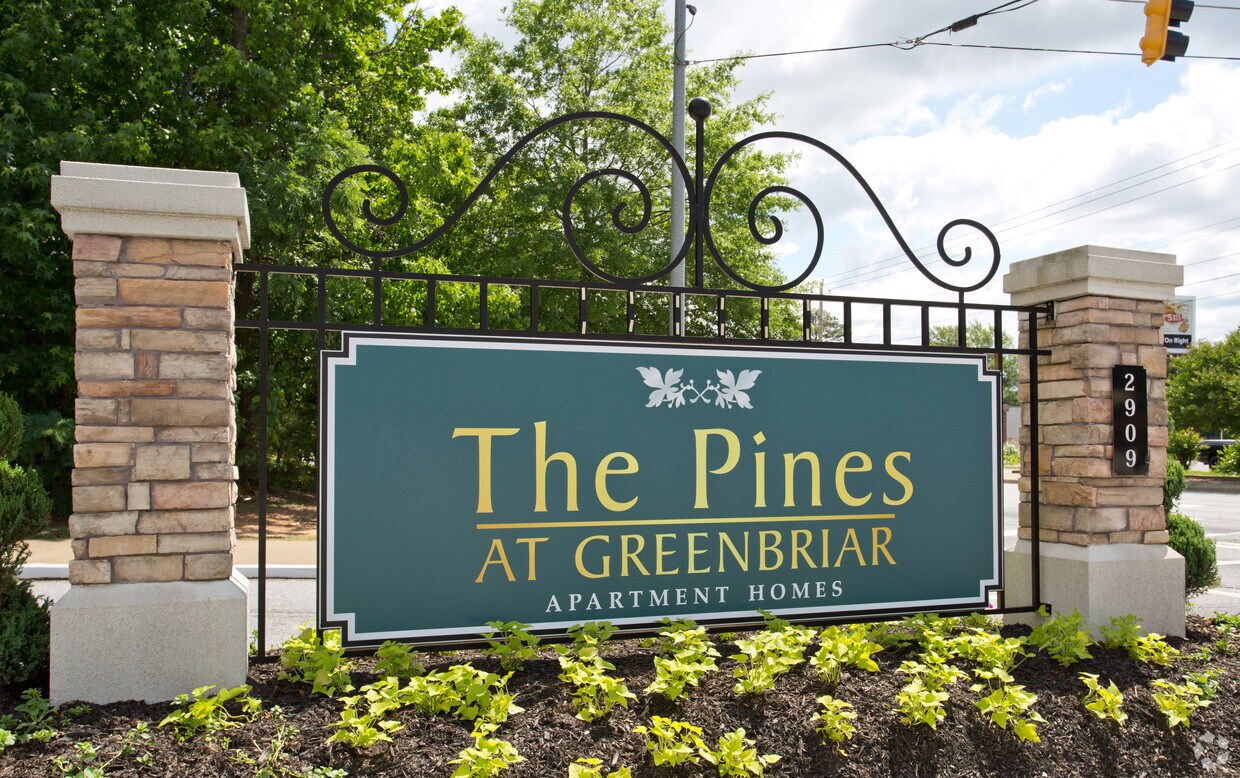 The Pines at Greenbriar Apartments Atlanta, GA