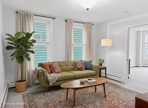 Building Photo - 479 Sumner St