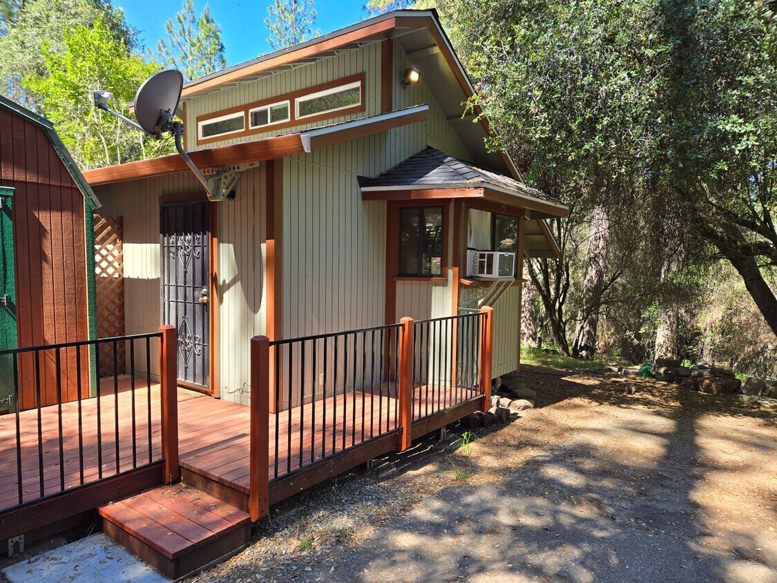Primary Photo - Tiny Home Available off Lime Kiln Rd Close...