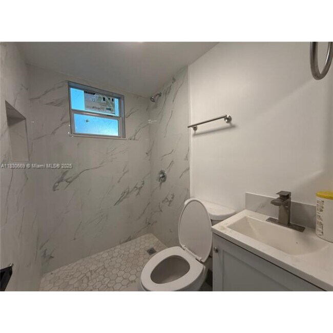 Foto del edificio - 1700 SW 10th St