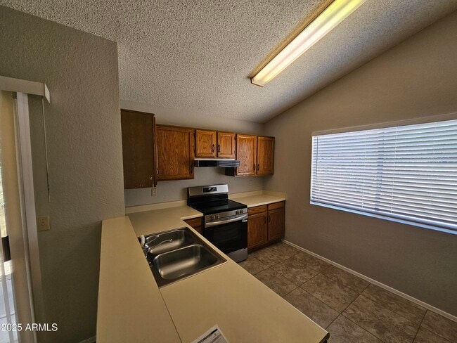 Building Photo - 3040 E Bluefield Ave