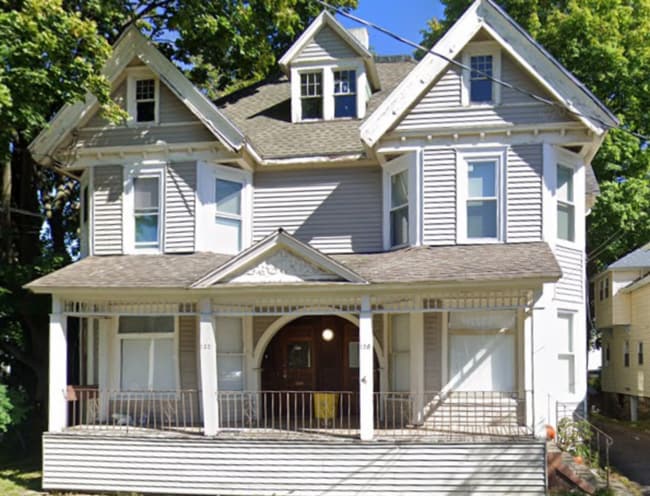 Building Photo - 120 Chapin St