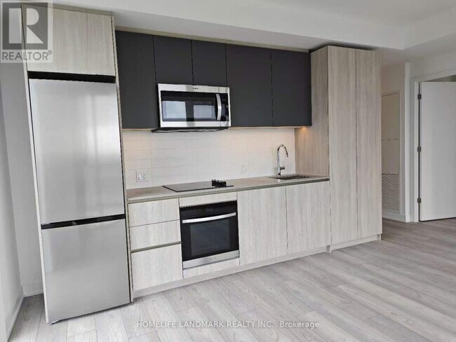 Photo du bâtiment - 5858 Yonge St