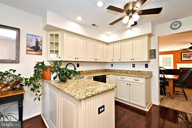 kitchen - 465 Dalkeith Ct