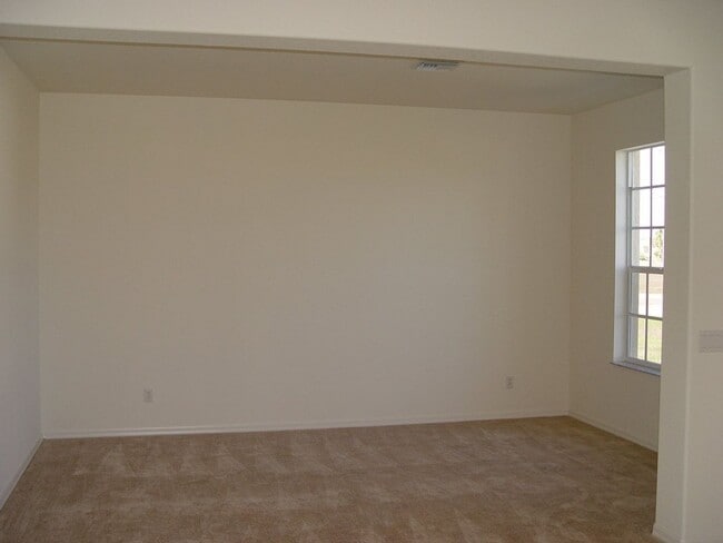 Foto del edificio - 1815 NW 24th Ave