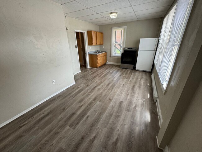 Building Photo - 1st floor Apartment