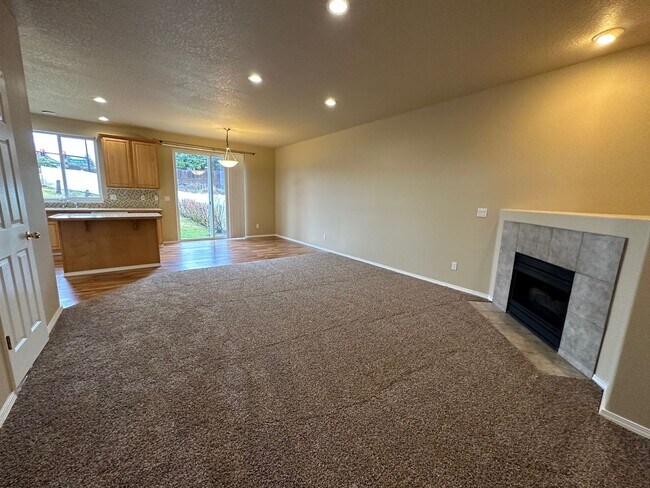 Building Photo - 20003 Hoodview Court ~ Luxury Townhome