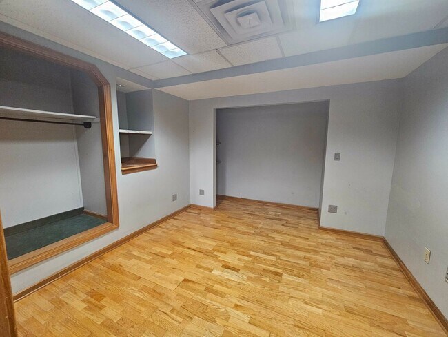 Building Photo - 619 Johnston St