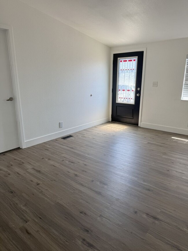Building Photo - 805 Gerone St