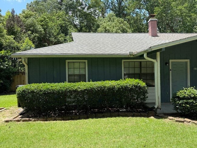 2/2 Right at the Front of BREWSTER ESTATES w/ FENCED YARD! - 2/2 Right at the Front of BREWSTER ESTATES w/ FENCED YARD! Apartment