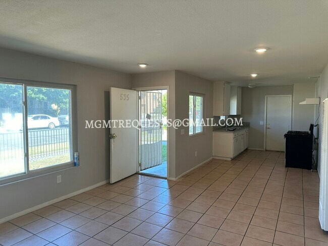 Foto del edificio - 539 W Shamrock St