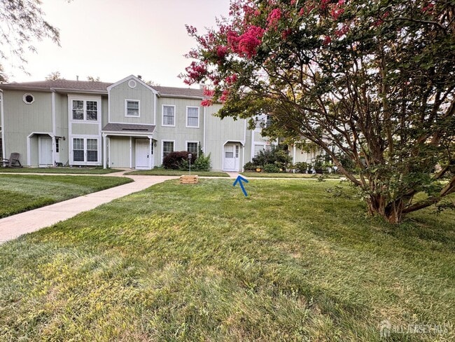 Building Photo - 4 Pond View Dr