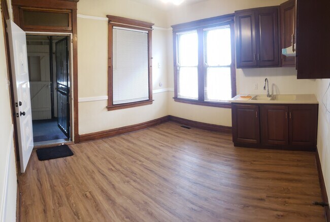 Building Photo - 1811 S Komensky Ave