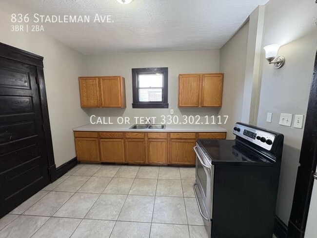 Building Photo - 836 Stadelman Ave
