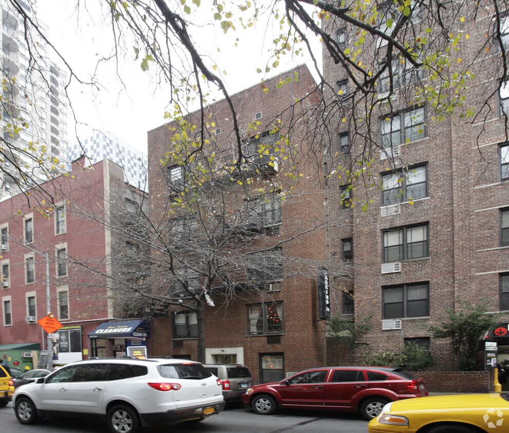 Primary Photo - 338 E 70th St