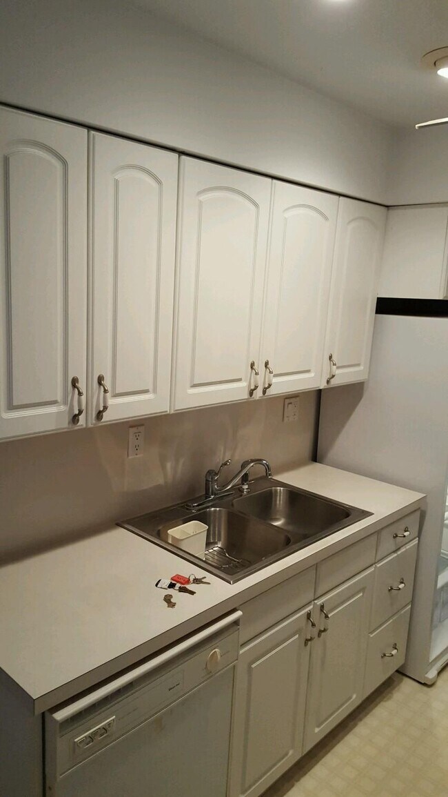 43 Brushy Neck Ln Unit 4, Westhampton, NY 11977 Condo for Rent in