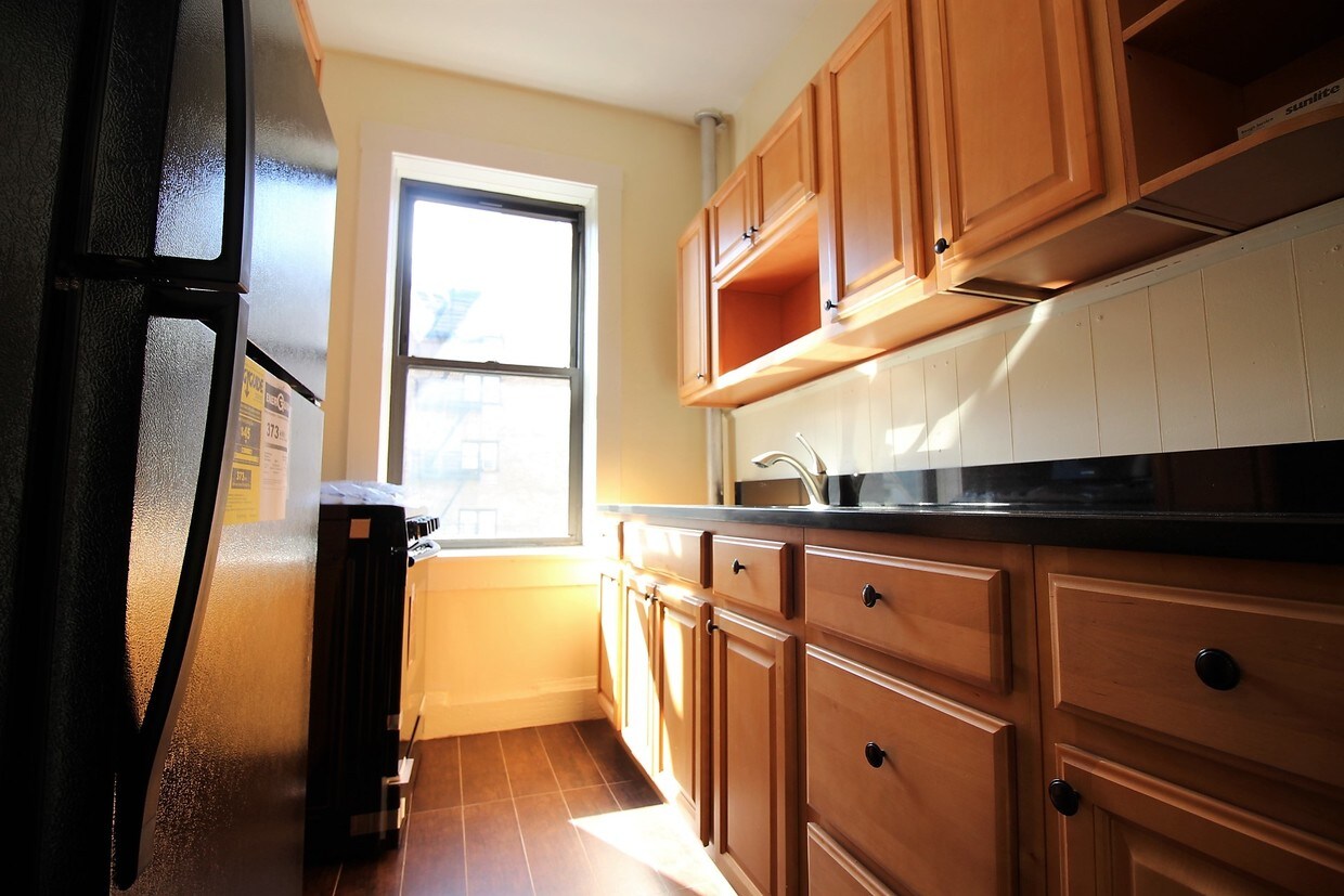 Foto principal - 502 Van Cortlandt Park Ave
