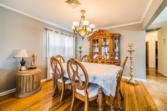 Foto del edificio - 83-25 240th St