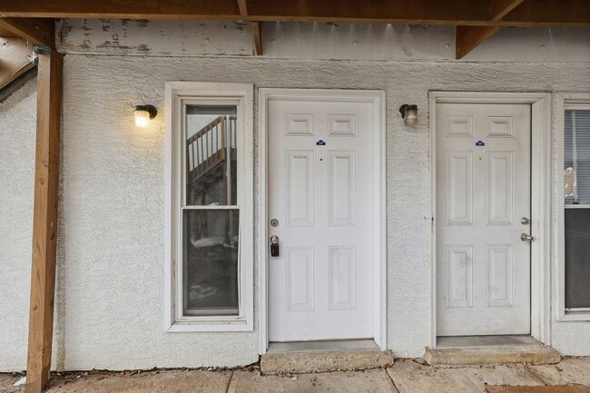 Interior Photo - 695 Riverview