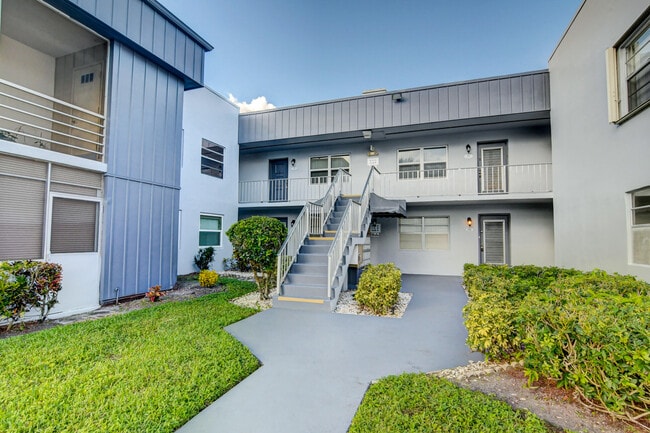 Foto del edificio - 42 Burgundy A