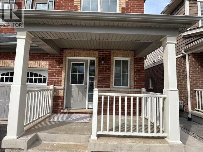 Building Photo - 304 Shady Glen Cres