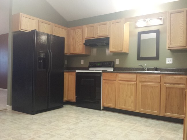 Building Photo - Great Condo in Convenient Location