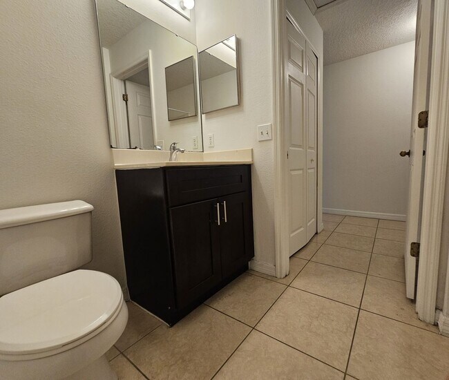 Building Photo - Welcome Home to Space, Convenience, and Minneola Charm!