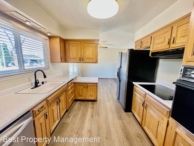 Foto del edificio - 3 br, 2 bath House - 851 Leland Ct