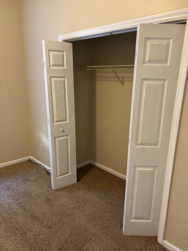 Foto del edificio - 1233 Eberhart Ave