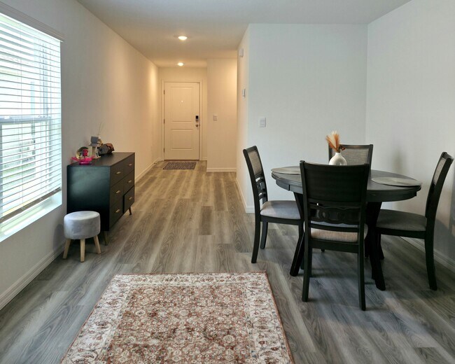 Foto del edificio - 5220 Berry Bay Ave