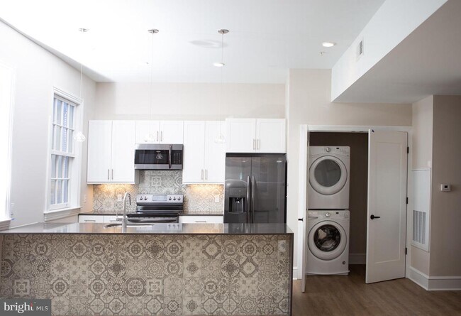 Foto del edificio - 228 W 9th St
