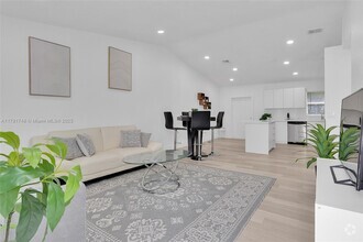 Building Photo - 3413 SW 12th Ct