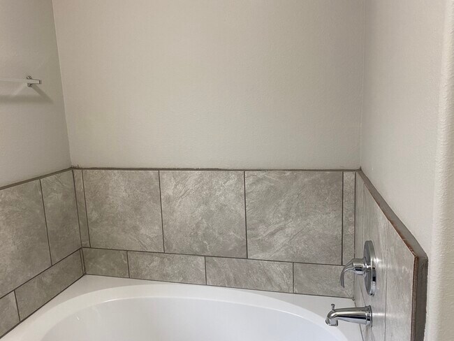 Master Bath - 6319 Foxhunter Rd