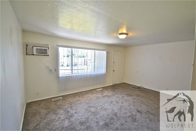 Building Photo - 2000 7800