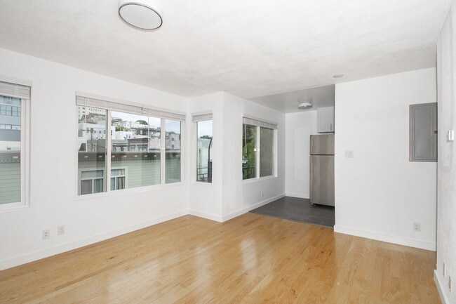 Building Photo - 2240 Larkin St