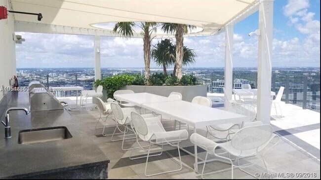 Foto del edificio - 501 NE 31st St