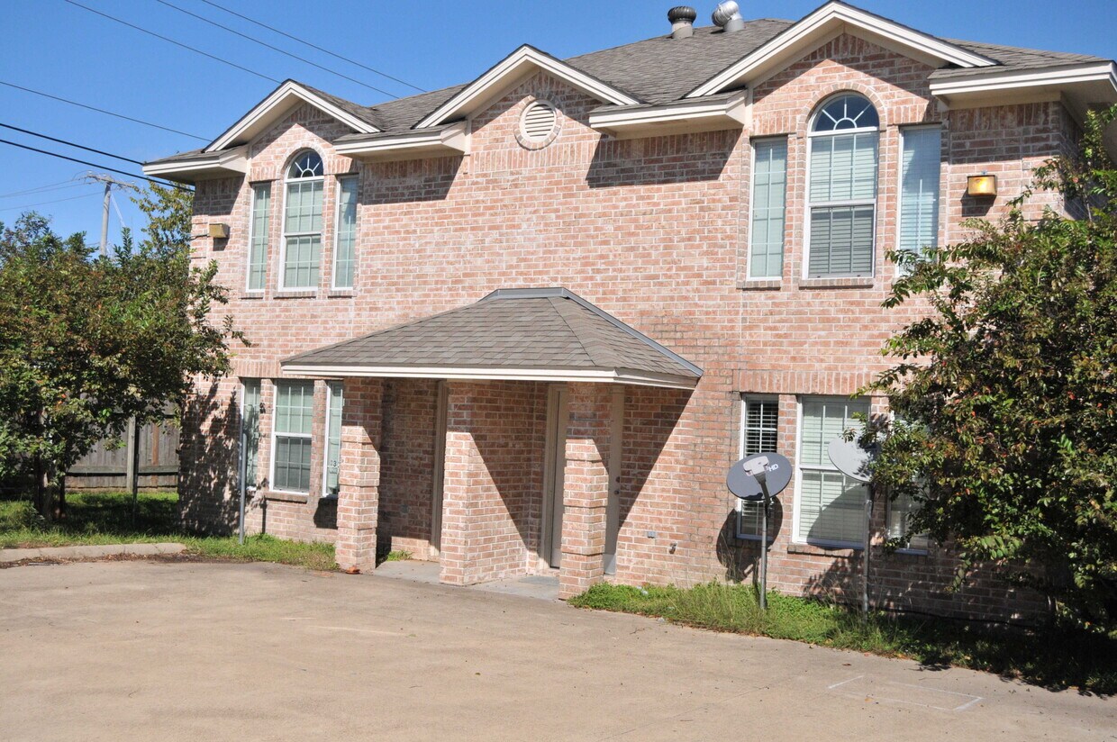 2300 Cornell Dr, College Station, TX 77840 Townhome Rentals in