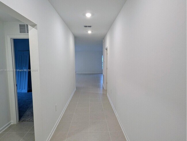 Foto del edificio - 2406 McKinley Dr
