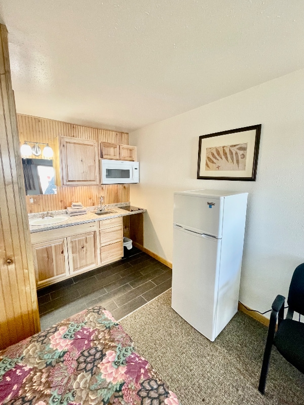 Foto del edificio - 102 N Maple Ave