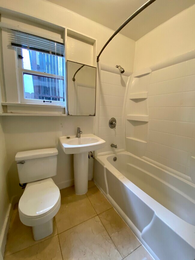 Bath - 660 Ocean Park Blvd