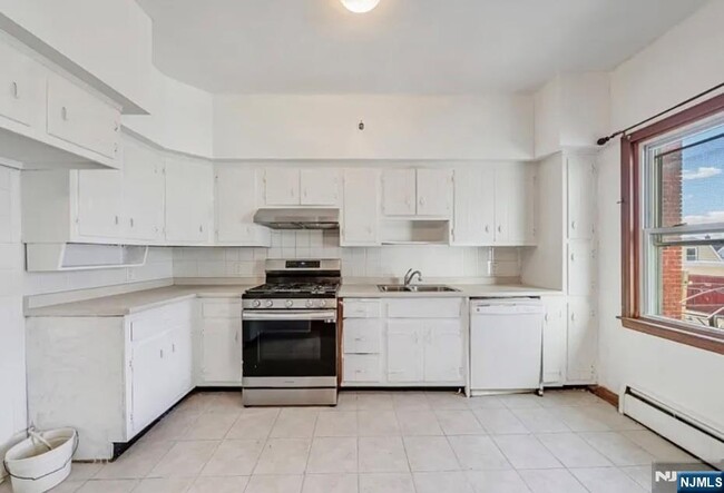Building Photo - 275 Palisade Ave