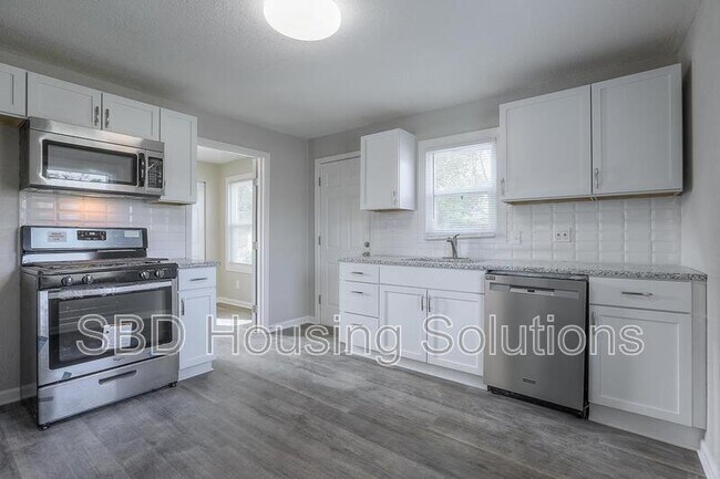 Building Photo - 2914 Stark Ave