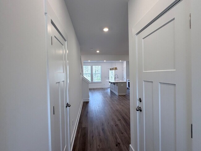 Foto del edificio - Brand-New 3BR Townhome with Garage in Clayton Crossing