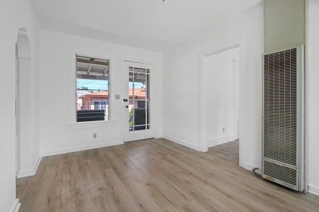 Building Photo - Charming 1-Bedroom Apartment in a Quiet Duplex