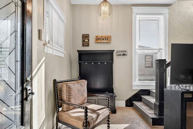 Building Photo - 1821 6th Ave