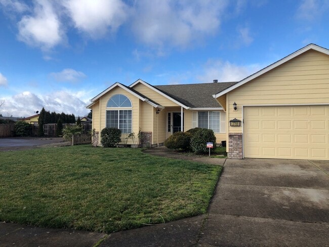 Building Photo - Beautiful 3 bedroom 2 bath house in great ...