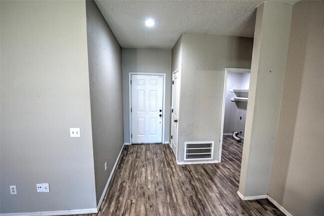 Building Photo - 3612 Teresa Dr