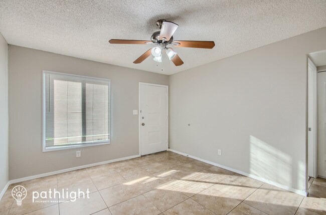 Foto del edificio - 5008 South Kenneth Place