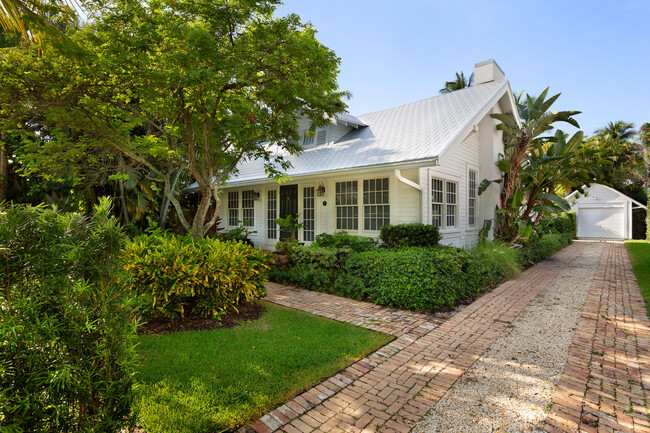 Building Photo - 300 Seabreeze Ave